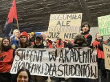 "To metody czyścicieli kamienic". Studenci protestowali przeciwko represjom władz UAM Poznań. Zobacz zdjęcia