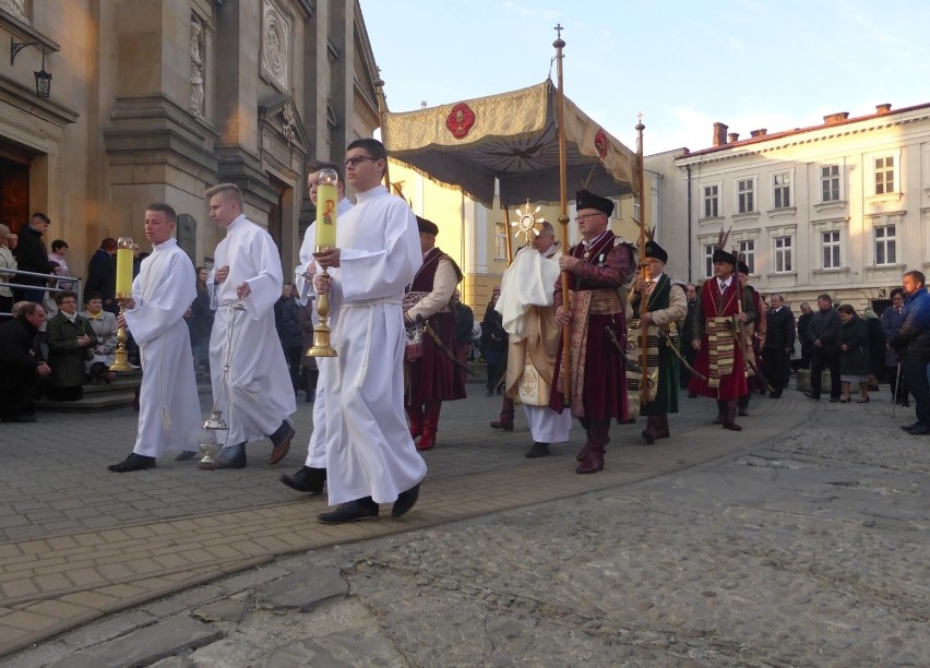 Na uroczystą rezurekcję w bazylice mniejszej przyszły tłumy wiernych