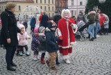 Śrem. Mikołajkowe zabawy dla dużych i małych na śremskim rynku