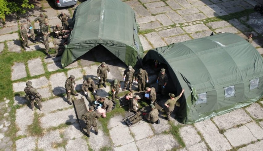 Ćwiczenia wojskowe w Płocku. Doskonalili elementy dowodzenia i medycynę pola walki
