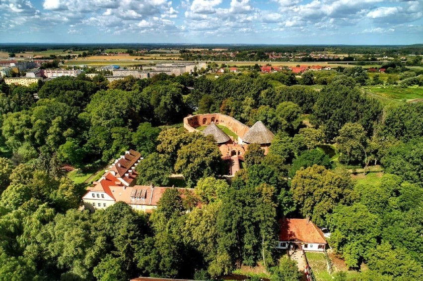 Przy międzyrzeckim muzeum powstał parking dla...