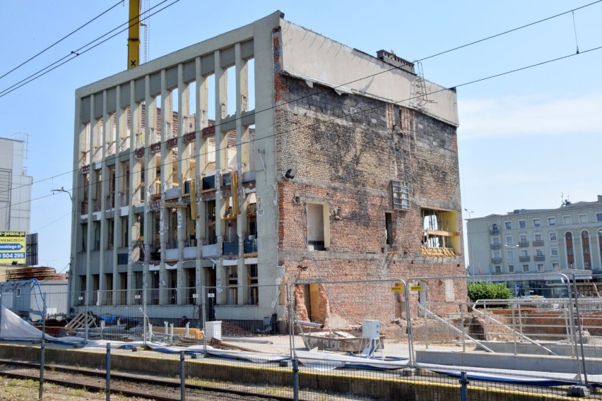 Nie widać jeszcze efektów przebudowy dworca kolejowego w...