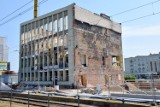 Na remontowanym dworcu kolejowym w Kielcach koniec rozbiórki. Powstają już nowe elementy. Zobacz zdjęcia