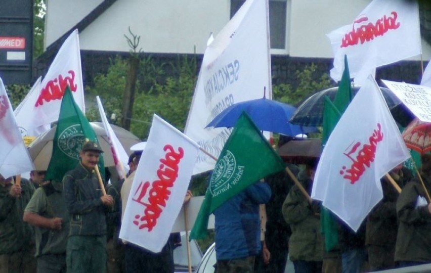 Związkowcy protestowali w miejscowości Skomielna Biała, przy...