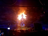 Ogromny pożar w Maczkowie! W świąteczny poniedziałek palił się zabytkowy dwór. Ogień buchał z każdej strony