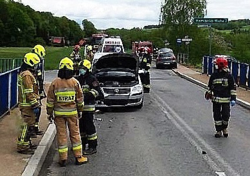 Kamionka Mała. Trzy osoby w szpitalu po zderzeniu trzech aut osobowych