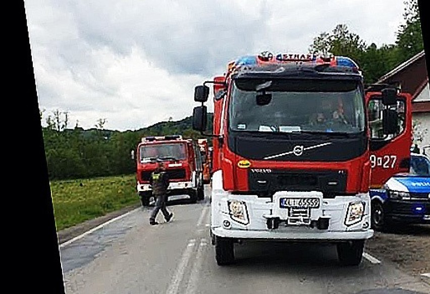 Kamionka Mała. Trzy osoby w szpitalu po zderzeniu trzech aut osobowych