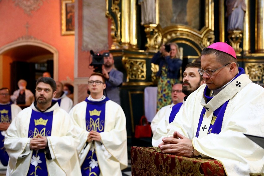 Kościół oo. Bernardynów w Piotrkowie podniesiony dekretem...