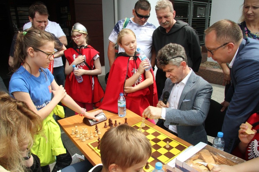 Święto Kielc. Żywe szachy na placu Konstytucji