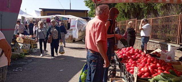 27 lipca na targu w Jędrzejowie. Zobaczcie jak tym razem prezentowały się ceny owoców i warzyw, szczegóły na kolejnych slajdach >>>