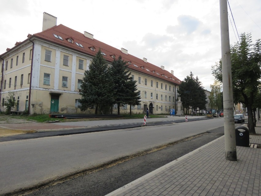 Opustoszałe ulice Wadowic w sobotę (10.10.2020). Mieszkańcy...