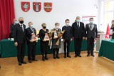 Krzyże Zasługi dla trójki mieszkańców gminy Golub-Dobrzyń - poznaj ich historie. Zobacz zdjęcia z wręczenia odznaczeń
