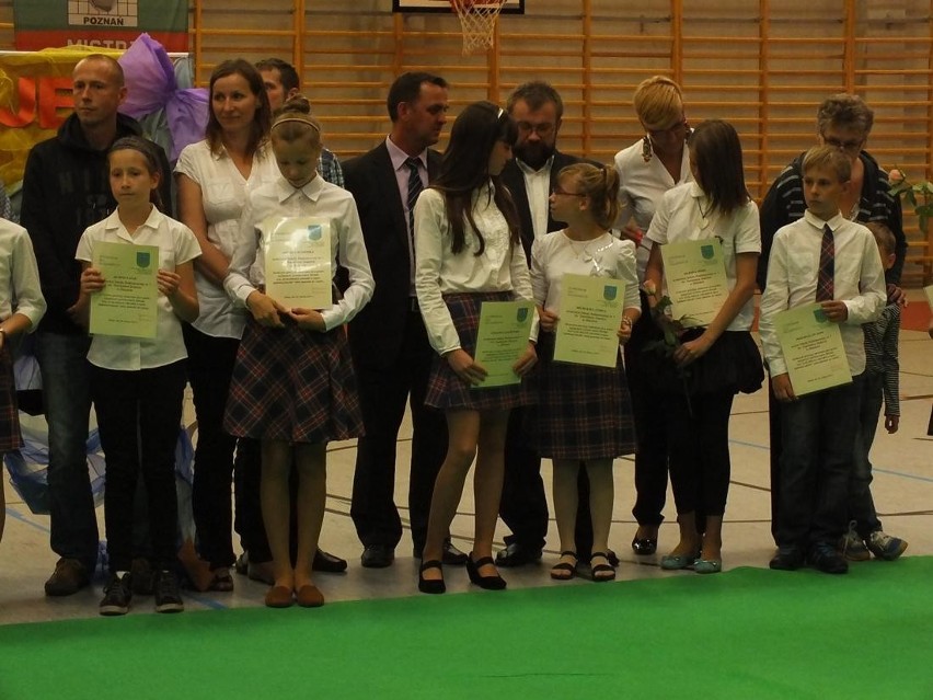Złotów: Stypendia Burmistrza dla najlepszych uczniów złotowskich szkół [GALERIA]
