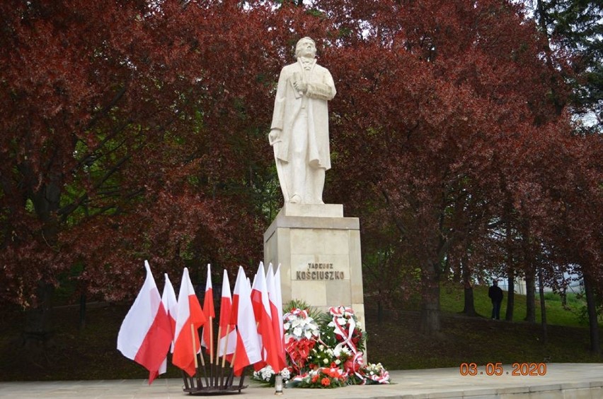 Obchody uchwalenia Konstytucji 3 Maja w Sanoku. Dzisiejsza uroczystość przebiegła bardzo skromnie [ZDJĘCIA]