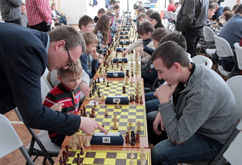 Aż 72 osoby wzięły udział w turnieju Grand Prix o Puchar Burmistrza Szczawna-Zdroju w Szachach Szybkich