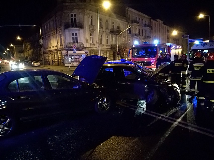 Zderzenie aut na skrzyżowaniu ulic Górnośląskiej i Staszica...