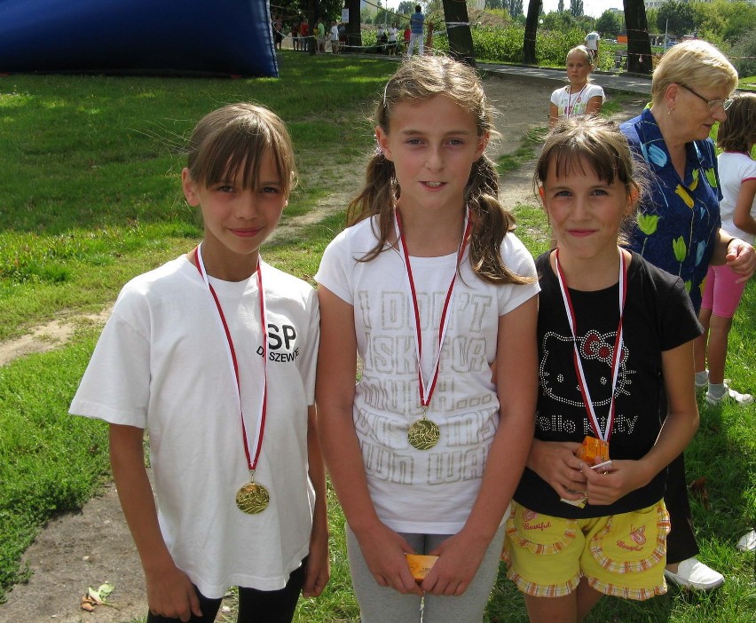 Finalistki biegu na 100 metrów: od lewej: Adela - I miejsce,...