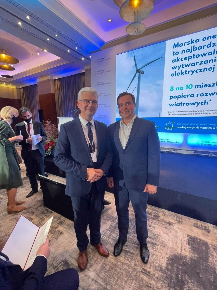 Podpisano porozumienie na rzecz rozwoju morskiej energetyki wiatrowej z udziałem Łeby. W Łebie ma powstać port serwisowy dla farm wiatrowych