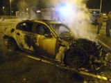 Pożar samochodu. BMW spłonęło na parkingu