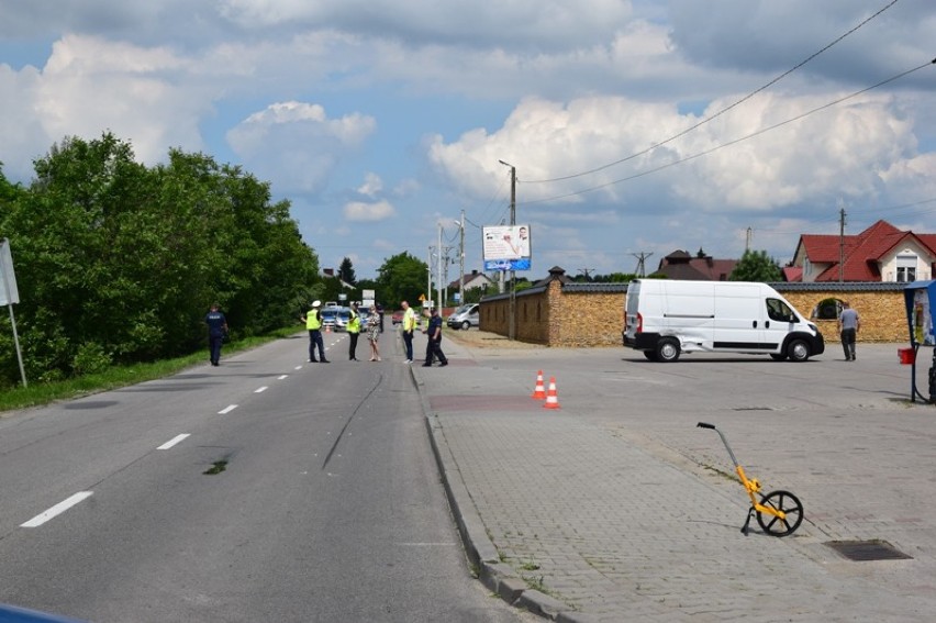 Śmiertelny wypadek. W Zawierzbiu koło Dębicy zginął motocyklista. Uwaga, są ograniczenia w ruchu [ZDJĘCIA]