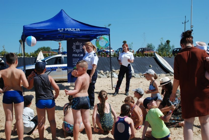 Wspólne działania policjantów i strażaków w Ostrowie, w ramach akcji "Kręci mnie bezpieczeństwo nad wodą" [ZDJĘCIA]
