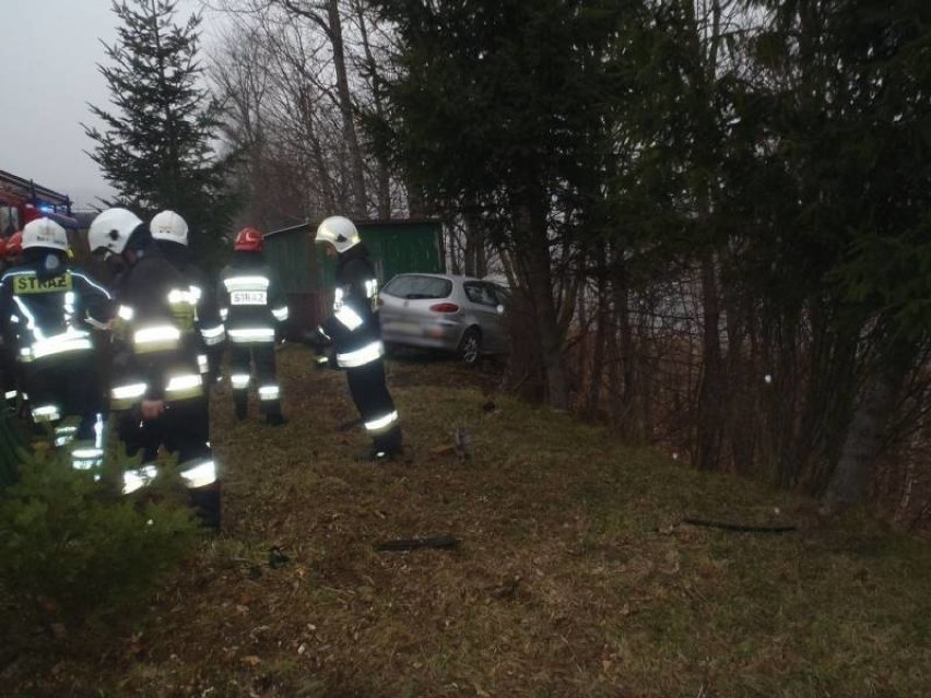 Samochód osobowy z Krakowa rozbił się w dolinie Popradu