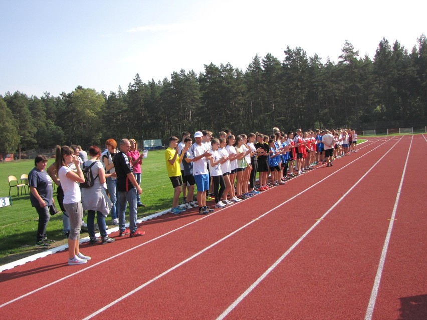 Lębork. Nowa bieżnia na stadionie została oddana do użytku