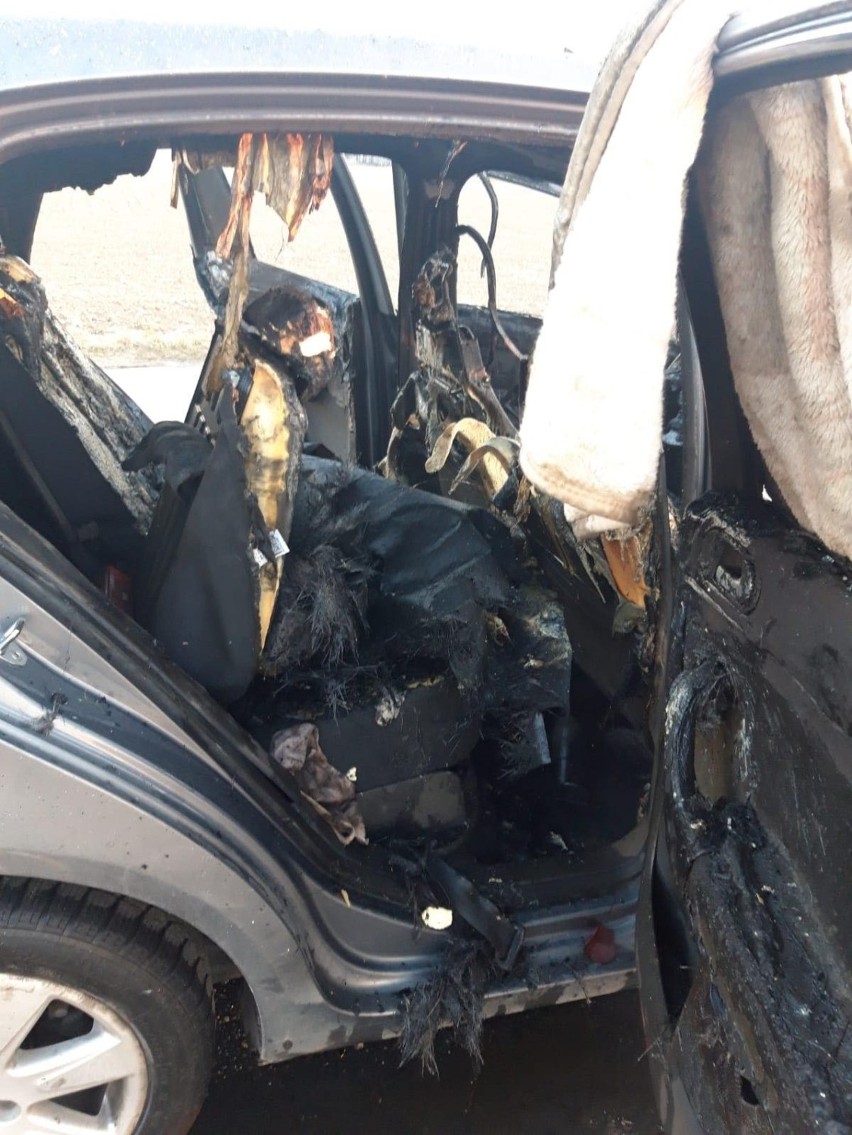 W Kijewie Szlacheckim w ogniu stanął samochód