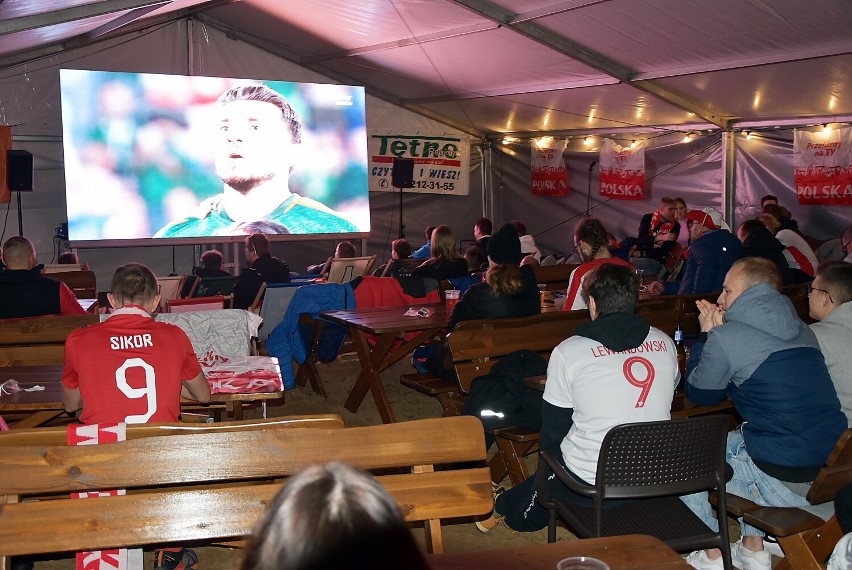 Pilscy kibice obejrzeli mecz Polska – Meksyk w strefie kibica u Wyspiarza. Zobaczcie zdjęcia