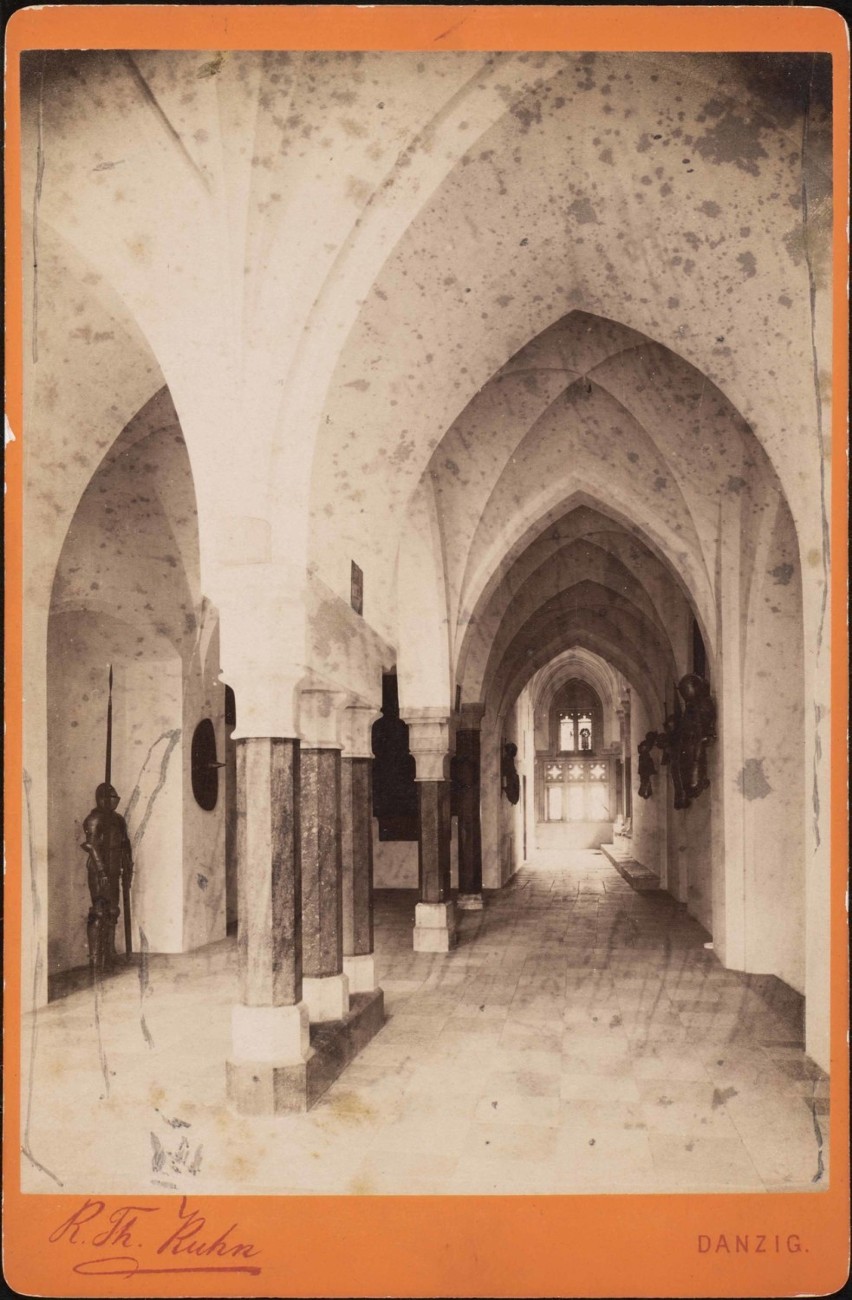 Stare zdjęcia zamku w Malborku z zasobów gdańskiego muzeum
