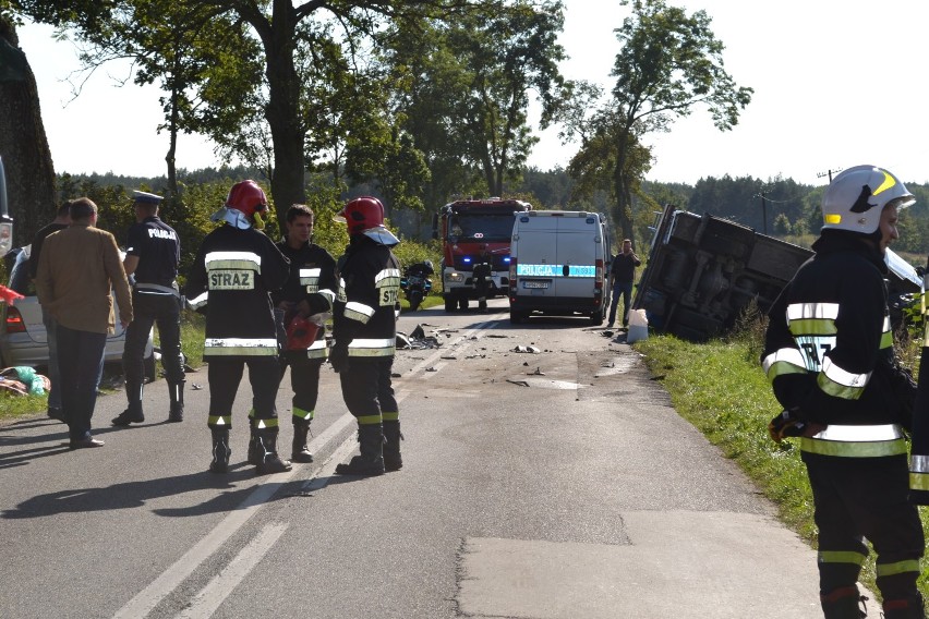 Śmiertelny wypadek na trasie Starogard Gdański - Płaczewo. Zginął 74-letni mężczyzna [ZDJĘCIA]