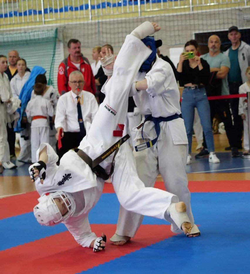 Medale karateków KSW Bushi Radomsko w turnieju karate w Leżajsku