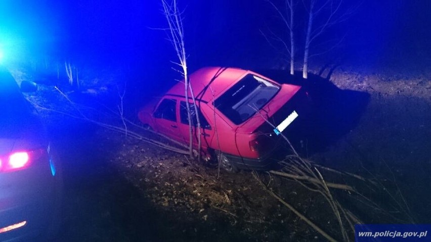 Wypadek w Wólce. Pijany kierowca wjechał do rowu