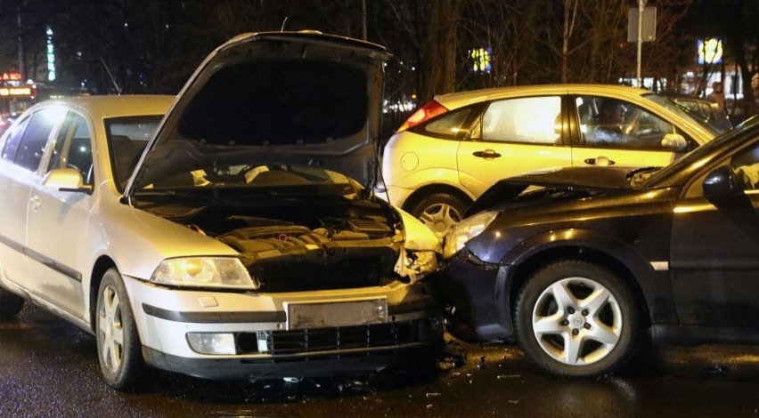 Bazując na częstotliwości występowania zdarzeń drogowych,...