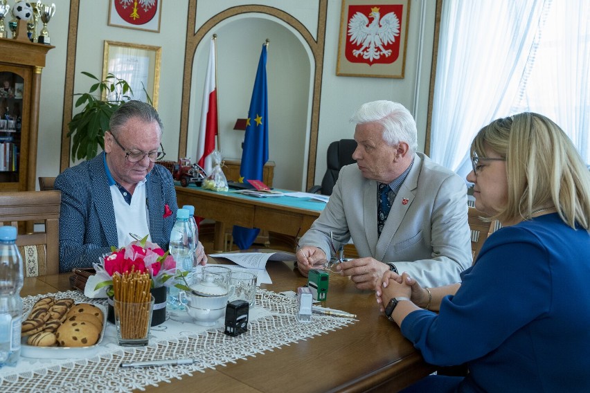 Skierniewicki powiat ziemski podpisał umowy na przebudowę dwóch dróg