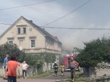 W Michałowie w powiecie brzeskim zapaliły się pomieszczenia gospodarskie. Z ogniem walczyło 10 jednostek straży pożarnej 