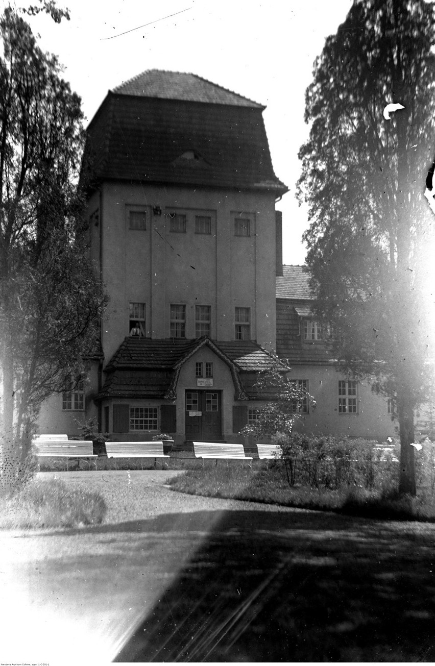 Park Zdrojowy w Jastrzębiu w latach 1918-1936.Orkiestra...