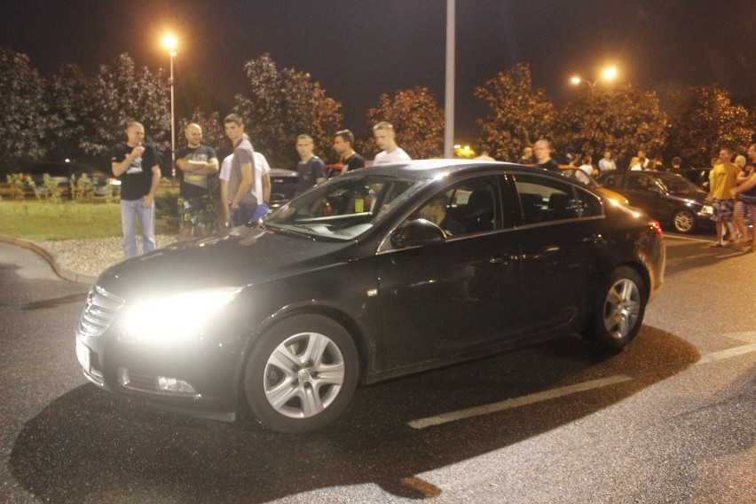 Fani motoryzacji spotkali się przy Centrum Handlowym Tulipan...