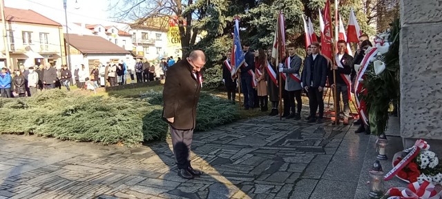 Wicemarszałek województwa Świętokrzyskiego Marek Bogusławski podczas uroczystości w Jędrzejowie.