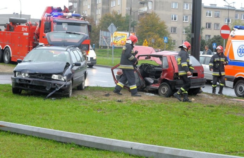 Wypadek na skrzyżowaniu ulicy Diamentowej i Wrotkowskiej