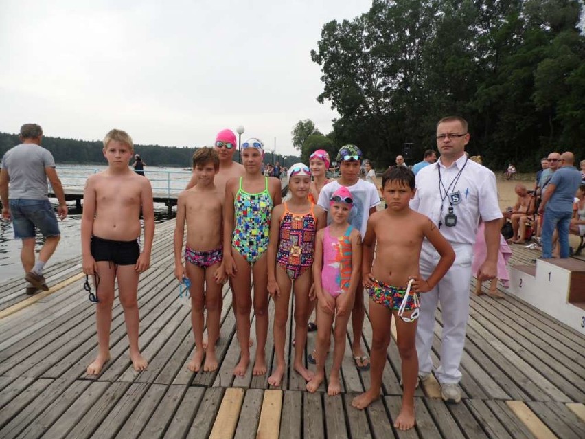 Zawody pływackie nad Jeziorem Durowskim