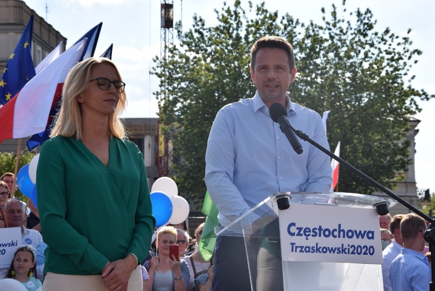 Częstochowa: Rafał Trzaskowski na Placu Biegańskiego [ZDJĘCIA]. Kilka tysięcy mieszkańców przywitało kandydata KO na Prezydenta RP