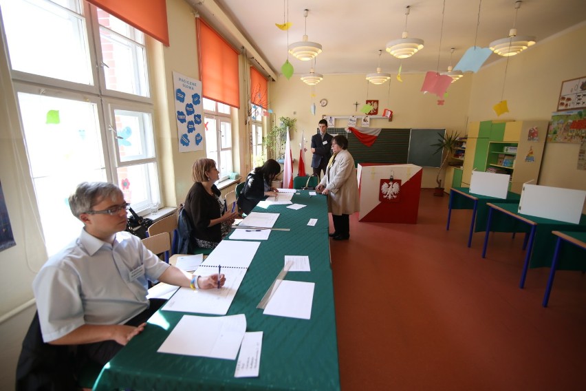 Wybory 2015 Siemianowice: Mieszkańcy głosują na prezydenta...