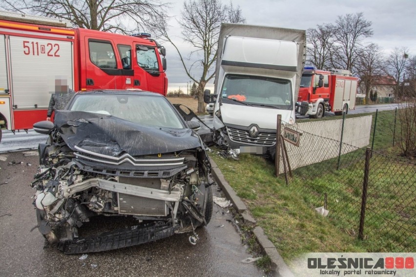 Wypadek na drodze wojewódzkiej łączącej Oleśnicę z S8