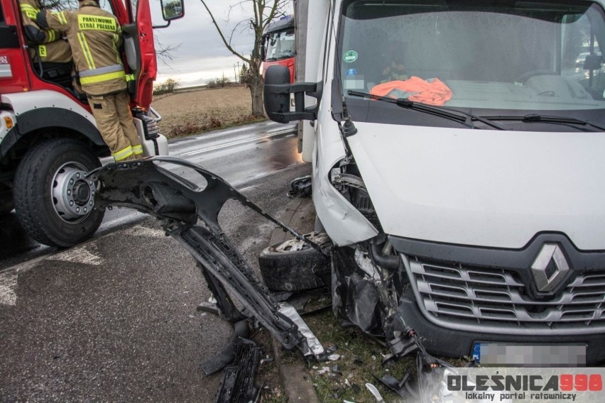 Wypadek na drodze wojewódzkiej łączącej Oleśnicę z S8