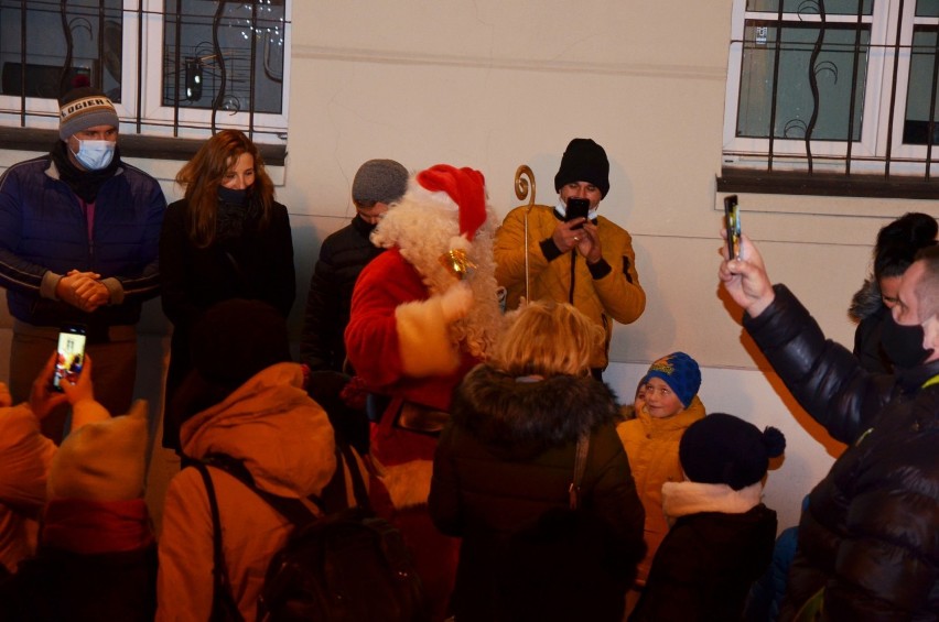 Choinka na oleśnickiej starówce już rozświetlona (FOTO)