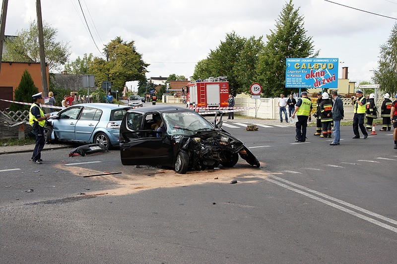 Wypadek w Piotrowie. Wymusił pierwszeństwo na krzyżówce. Cudem nikt nie zginął. ZDJĘCIA