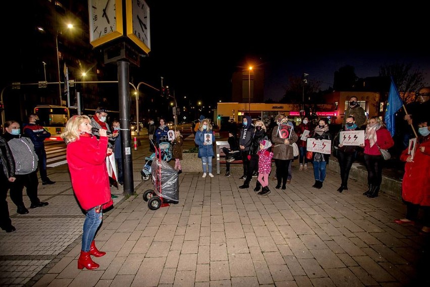 Wałbrzych: Strajk Kobiet. Wtorkowy protest na Piaskowej Górze (ZDJĘCIA)