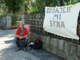 Jelenia Góra: Głodowy protest przed sądem