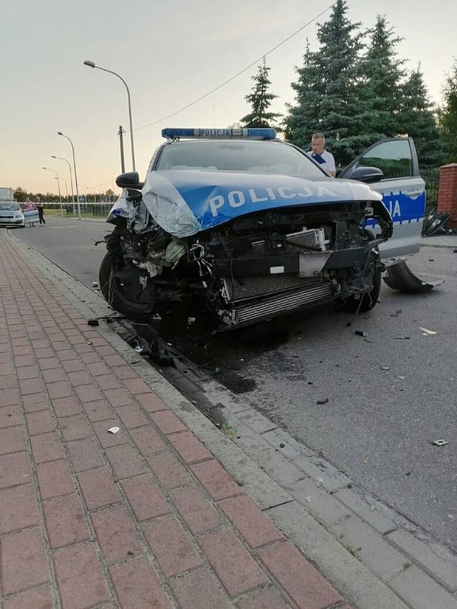 10 lat więzienia grozi 32-latkowi, który uciekał policji i zderzył się z radiowozem!